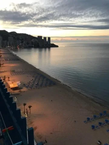 El amanecer sobre la playa